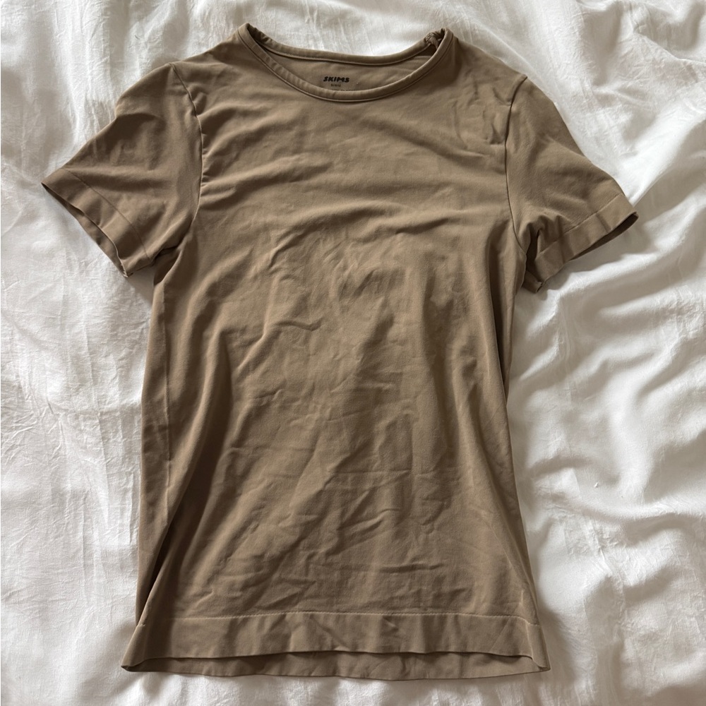 Skims Soft Smoothing Seamless T-Shirt - Khaki